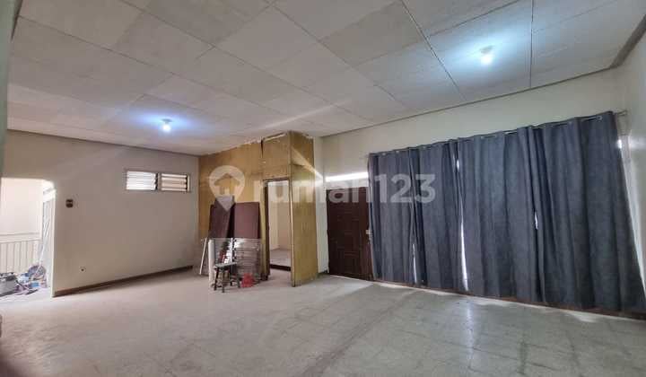 Sewa Rumah Luas Cocok untuk Kantor 2 LT Semi Furnish Dekat Simpang Lima Semarang
