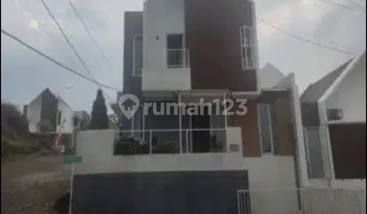 Sewa Rumah Hook 2 Lantai Dekat Tol Krapyak Ngaliyan Semarang Barat