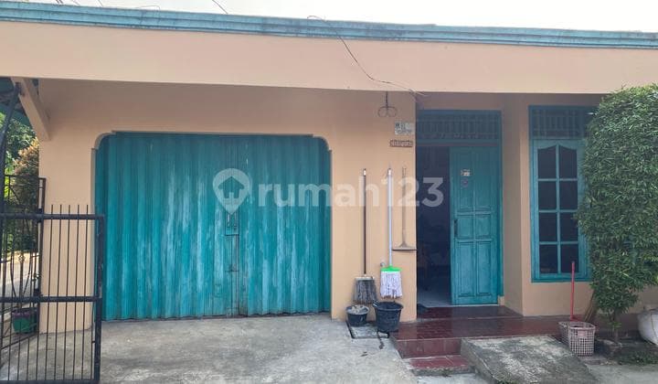 Rumah dan kios murah lokasi ramai Binong Permai, Tangerang