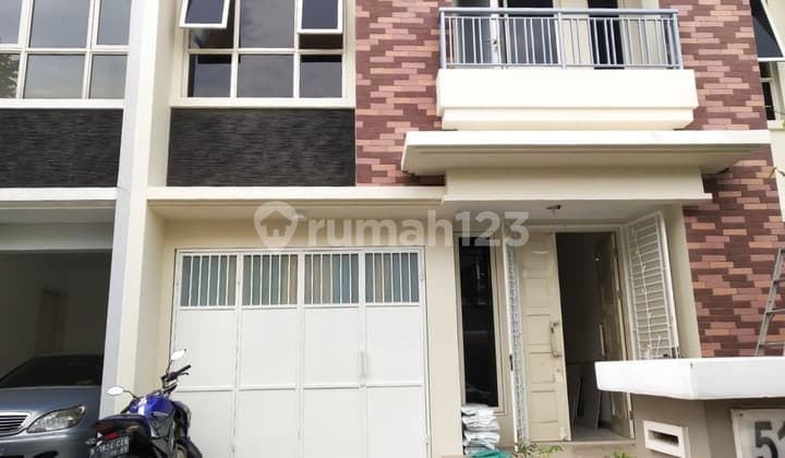 Rumah 4 Kamar dan 2 Lantai Lokasi Bagus Faraday Gading Serpong