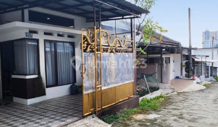 Rumah Second 1 Lt Semi Furnished di Jl Ry Rtm Kelapa Dua Depok