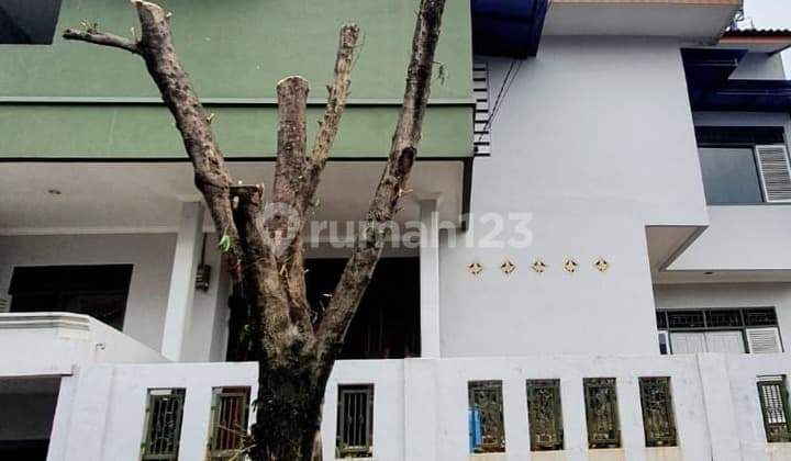 Kost House with 18 Rooms Near Gunadarma University in Kelapa Dua, Depok