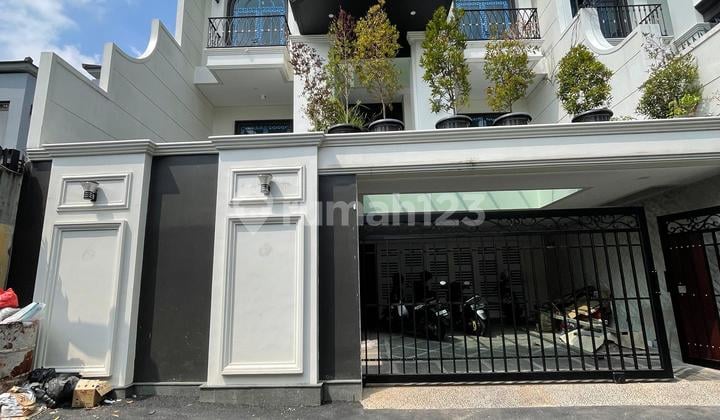 Jual Rumah American Classik Siap Huni 3 Lantai Swiming Pool