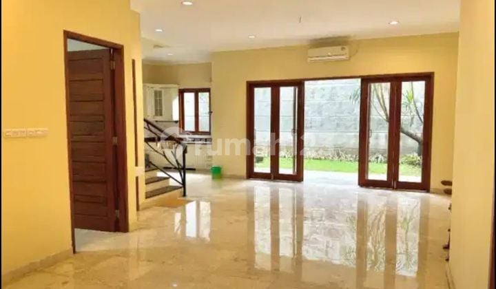 Rumah Cantik Ala Villa Dalam Komplek