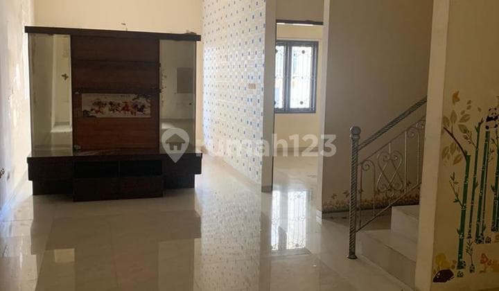 East-Facing Sunter House, Rare Find