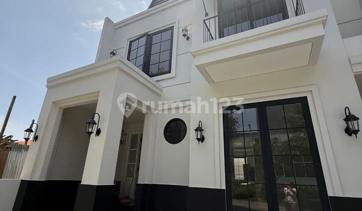 Rumah 3 Lantai American Modern Semi Furnish di Citraland Woodland