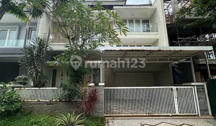 Rumah 2 Lantai Bagus Minimalis SHM di Pakuwon City San Antonio