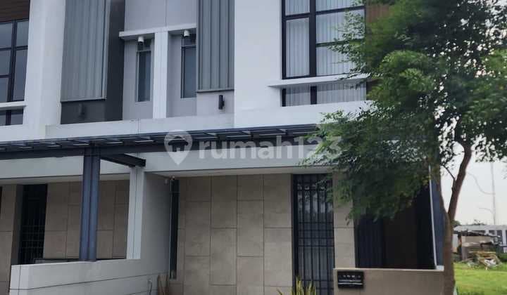 Rumah 2 Lantai Bagus Semi Furnished di The Grand Kenjeran