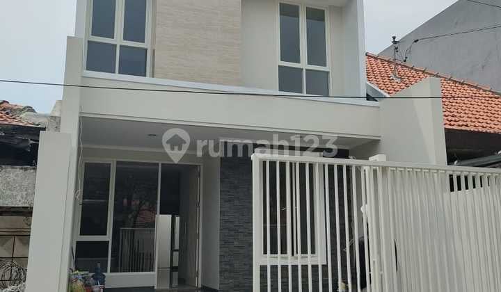 New 2-Story Minimalist House with SHM in Manyar Tirtoasri, Ready to Occupy New 2-Story Minimalist House with SHM in Manyar Tirtoasri, Ready to Occupy