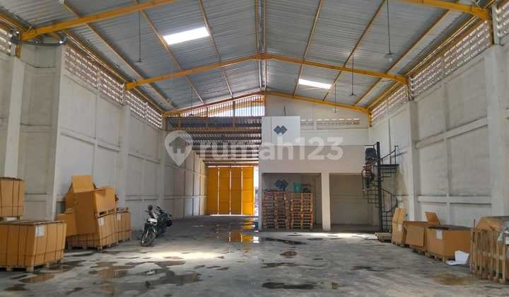 Good Warehouse on Tropodo Waru Main Road, Strategic Location