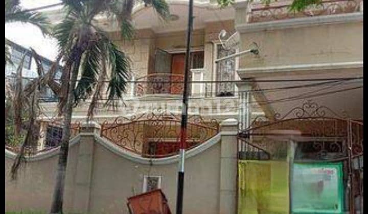 Rumah hoek di sunter paradise