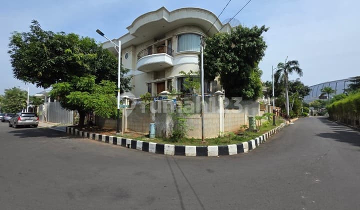 Rumah Hoek Sunter Paradise Tahap 3 Bagus