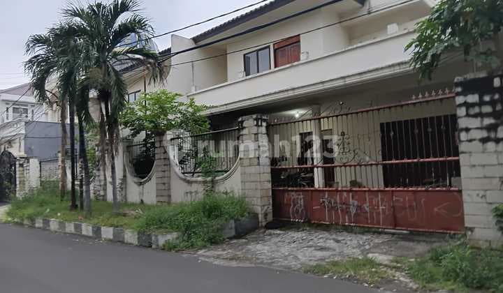 Sunter Mas House on Main Road.