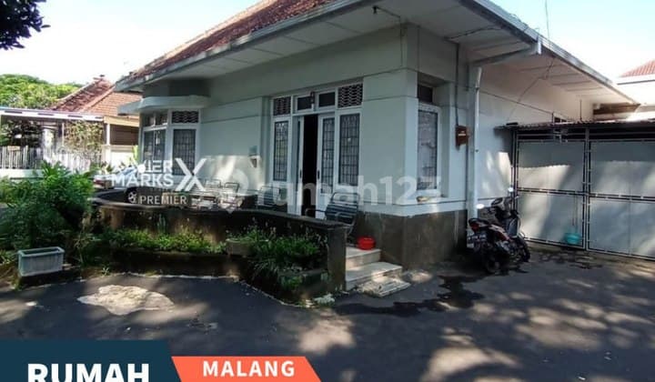 Rumah Jalan Raya Ijen Malang Bangunan Terawat Siap Huni