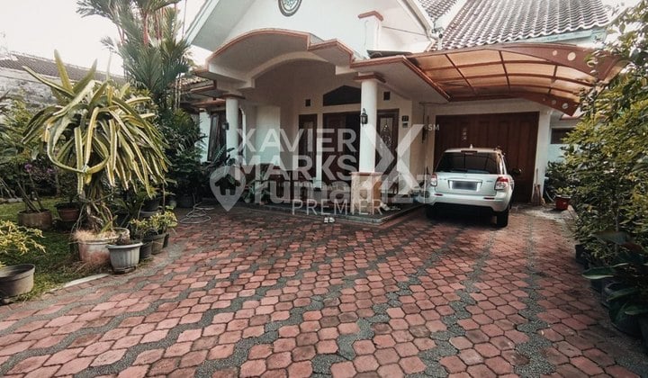 River Road House, Malang River, Central City Location, Ready to Occupy
