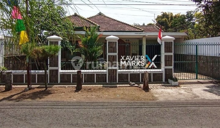 Rumah Klasik Terawat Siap Huni di Jl Bunga bunga Malang