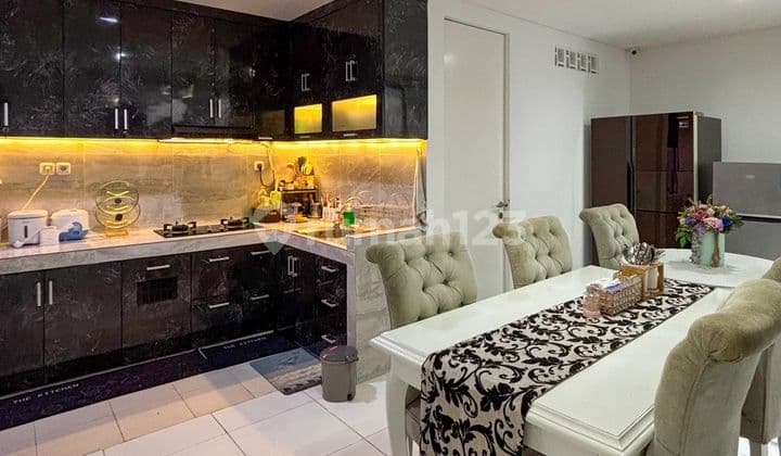 Rumah Dalam Townhouse Veteran Jakarta Selatan