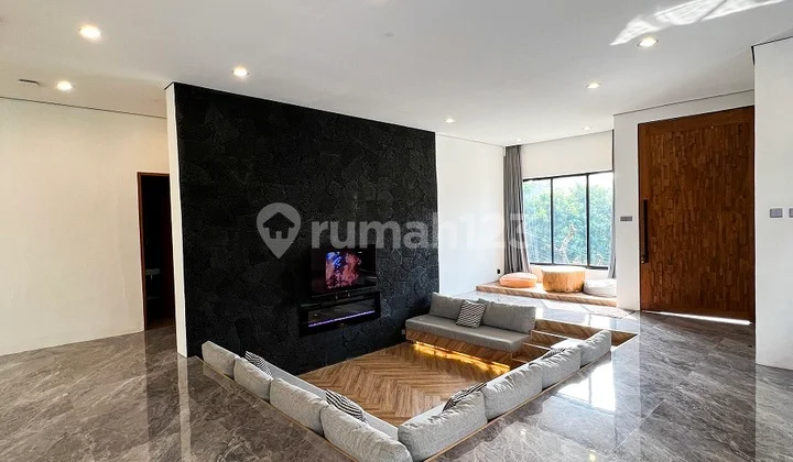 For Sale: Setrasari Villa