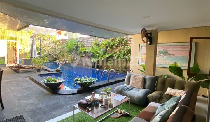 Dijual Rumah Asri Ada Swimming Poolnya di Bintaro Sektor 3