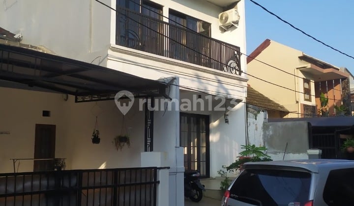 Di Jual Rumah Cantik Dan Murah Di Graha Raya. Bintaro Tangerang Selatan
