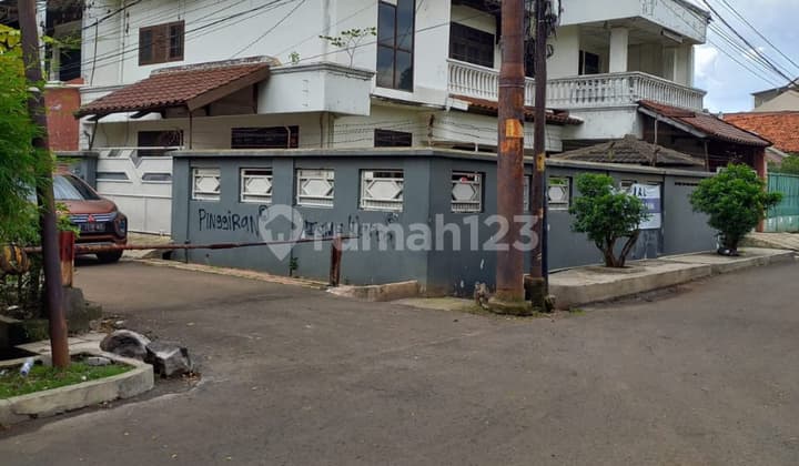 DIJUAL Rumah Hook 3 Lantai di Duren Sawit
