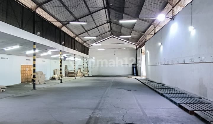 Dibawah NJOP! Gudang Jiep Pulo Gadung - Lokasi di Jalan Utama