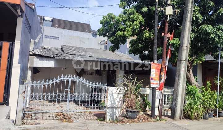 Rumah Tua di Jl. Musik, Kelapa Gading - Hadap Barat