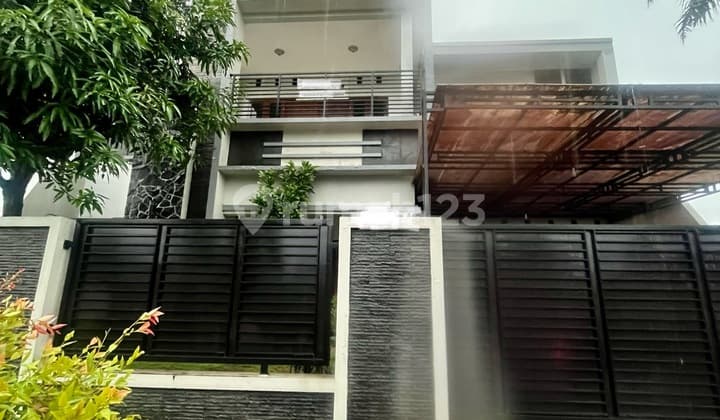 Rumah Minimalis Modern 2 Lantai di Jalan Boulevard Villa Dago Pamulang Tangerang Selatan