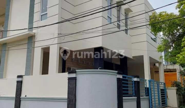 rumah 3lantai bagus di kelapa gading