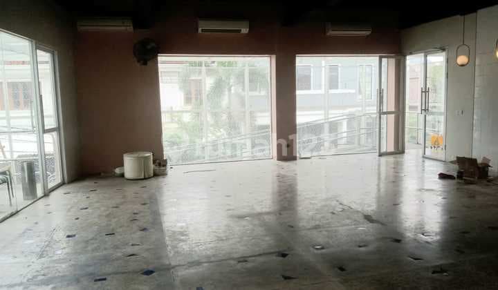 Disewakan Ruang Usaha di Lantai 2 saja, Lokasi Strategis di Sektor 9