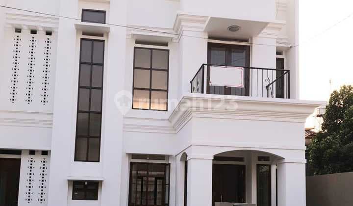 Rumah classic premium bagus di Jakarta Selatan