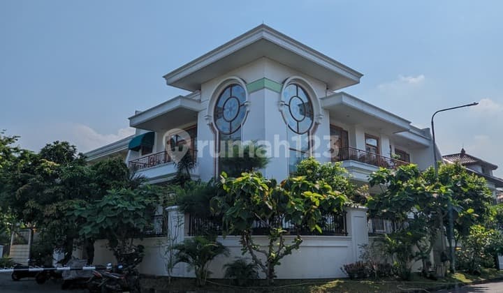 Rumah Mewah Hoek Permata Buana Jakarta Barat Bebas Banjir