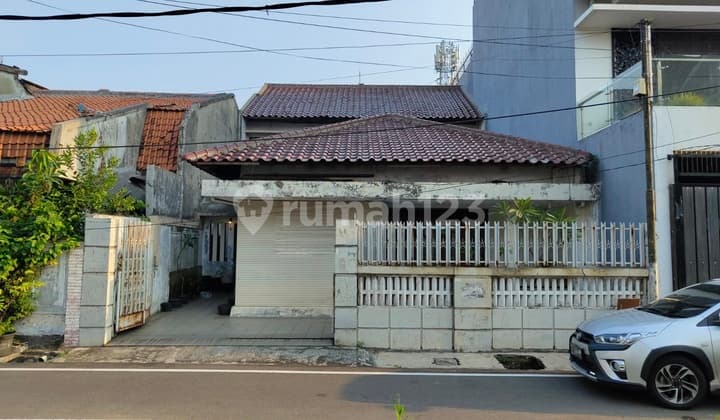 Spacious House in Petojo Suitable for Boarding Residence Central Jakarta