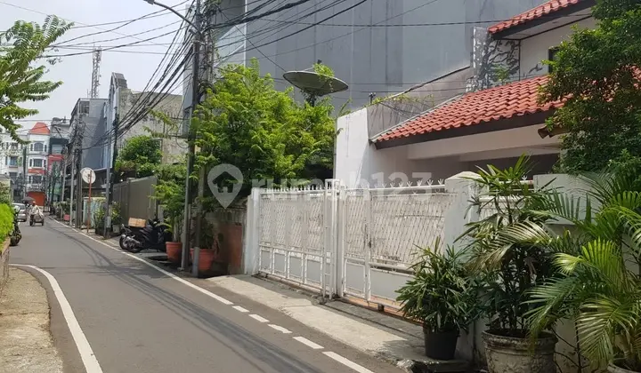 Rumah Petojo Cideng 300M² - SHM - Garasi 4 Mobil - Dekat Rs