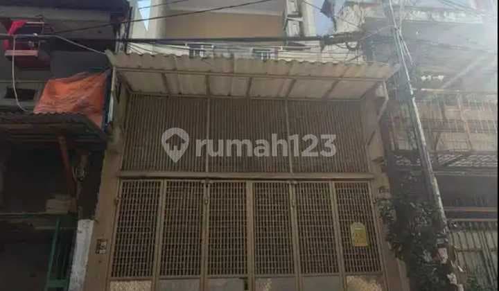 3-Storey House at Kemurnian Gajah Mada - Freehold Title (SHM) - Strategic Location