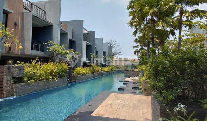Rumah Cantik Dalam Townhouse Di Kemang Dengan Attic Room.