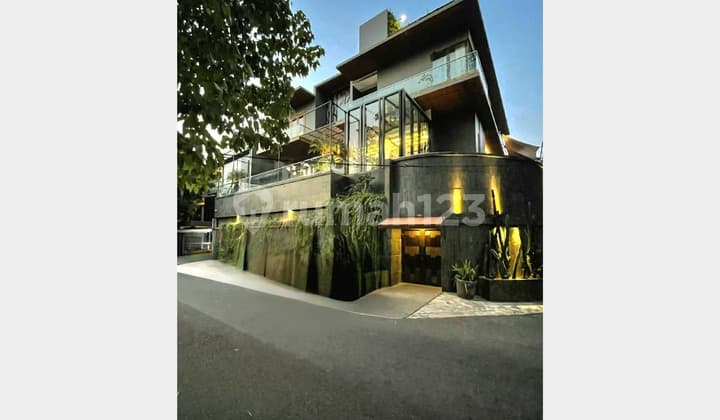 Rumah Mewah Bagus Furnished SHM Kebayoran Baru, Jakarta Selatan