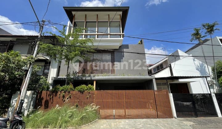 Rumah Mewah Pondok Indah 3,5 Lantai Gaya Tropical Modern.