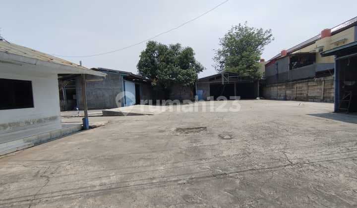 Lokasi di jalan raya kapuk kamal dekat dengan pintu tol LT 1157