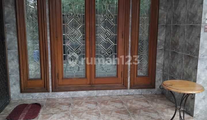 Kost Dijual Di Tanjung Duren Selatan jalan strategis