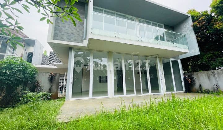 Rumah Compound Untuk Kantor Atau Huni Parkir Luas