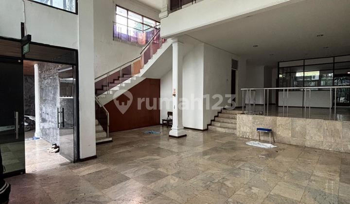 Rumah Luas Cocok untuk Kantor Parkir Luas Kemang