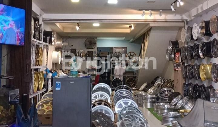 RUKO HOEK DI JALAN RAYA BOULEVARD GRAHA RAYA BINTARO