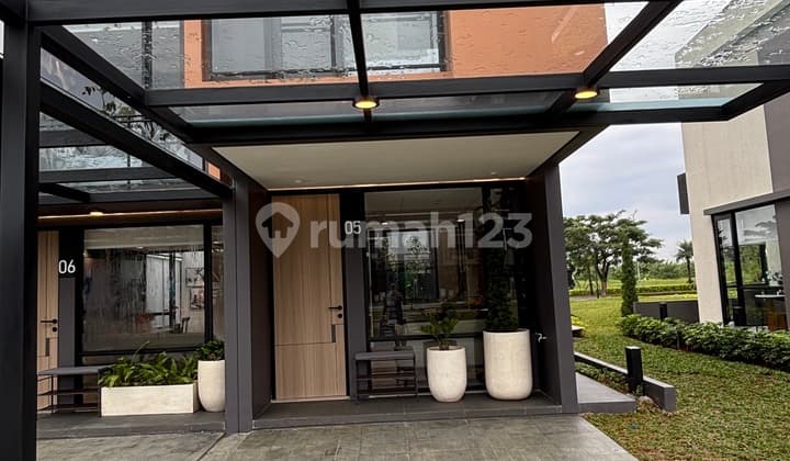 Rumah 2 Lantai dengan 2 Kamar Tidur di Park Serpong