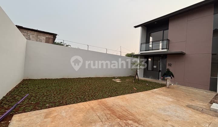 Rumah Ready 2 Lantai 3 Kamar Tidur Posisi Hook di Park Serpong
