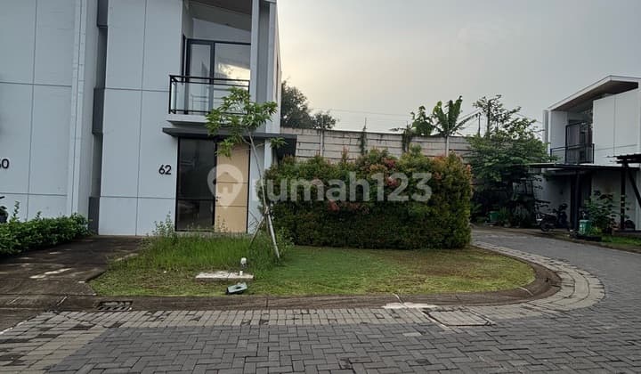 Rumah Ready 2 Lantai 3 Kamar Tidur Posisi Hook di Lippo Karawaci