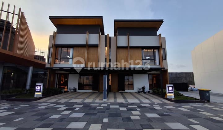 Dijual Rumah Mewah 2 Lantai Nempel Bandara Soekarno Hatta Cgk