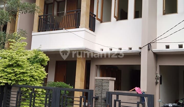 Dijual Rumah Siap Huni 2Lantai Akses 2Mobil Lokasi Kemang Timur