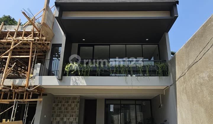 Dijual Rumah 3lantai Akses Jalan 2mobil Lokasi Kemang Selatan