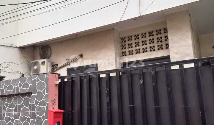Dijual Rumah 3Lantai Cocok untuk Kosan Lokasi Tebet Barat